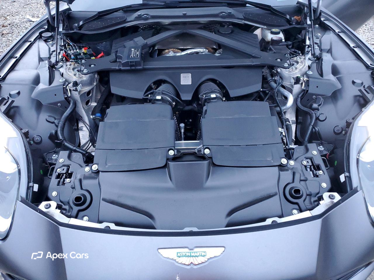 Aston Martin DB12 2024