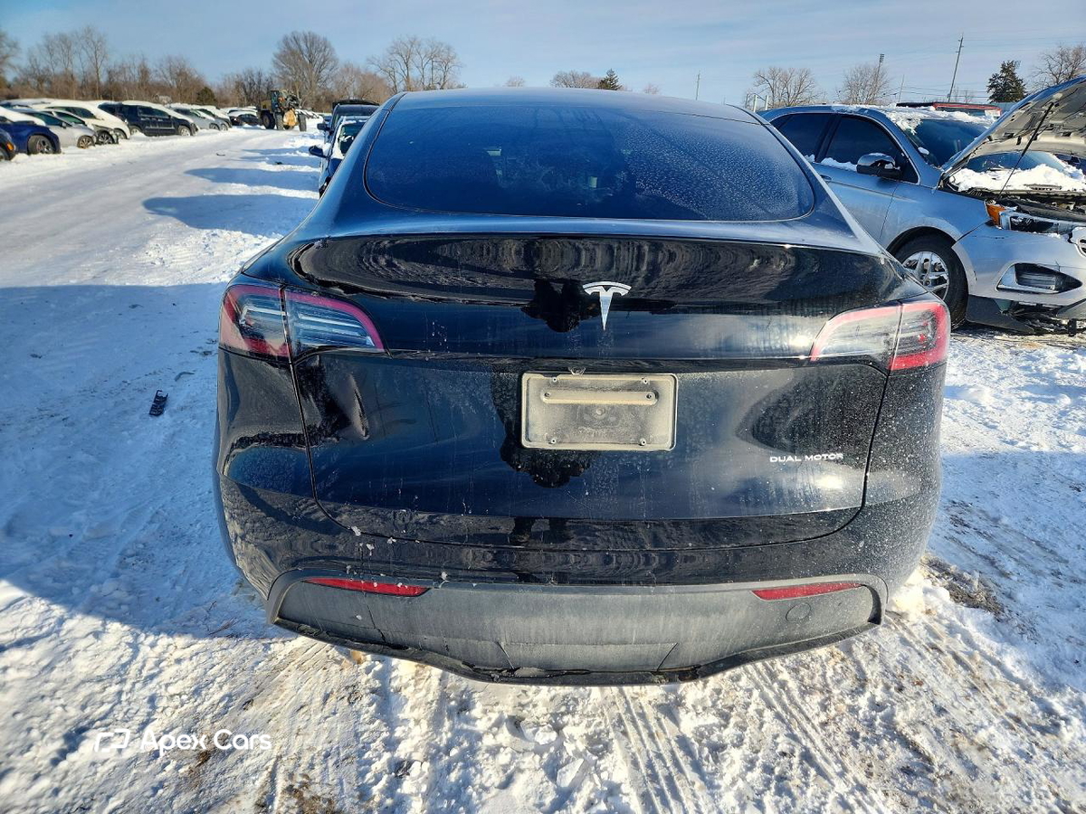 Tesla Model Y 2025