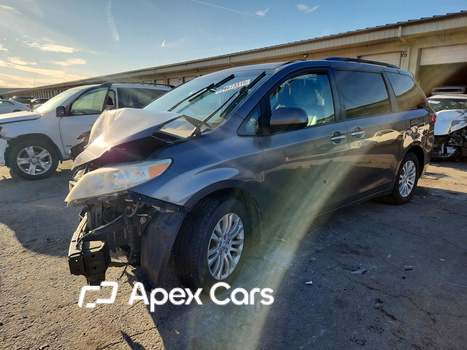 Toyota Sienna 2017 - Image 1 of 5