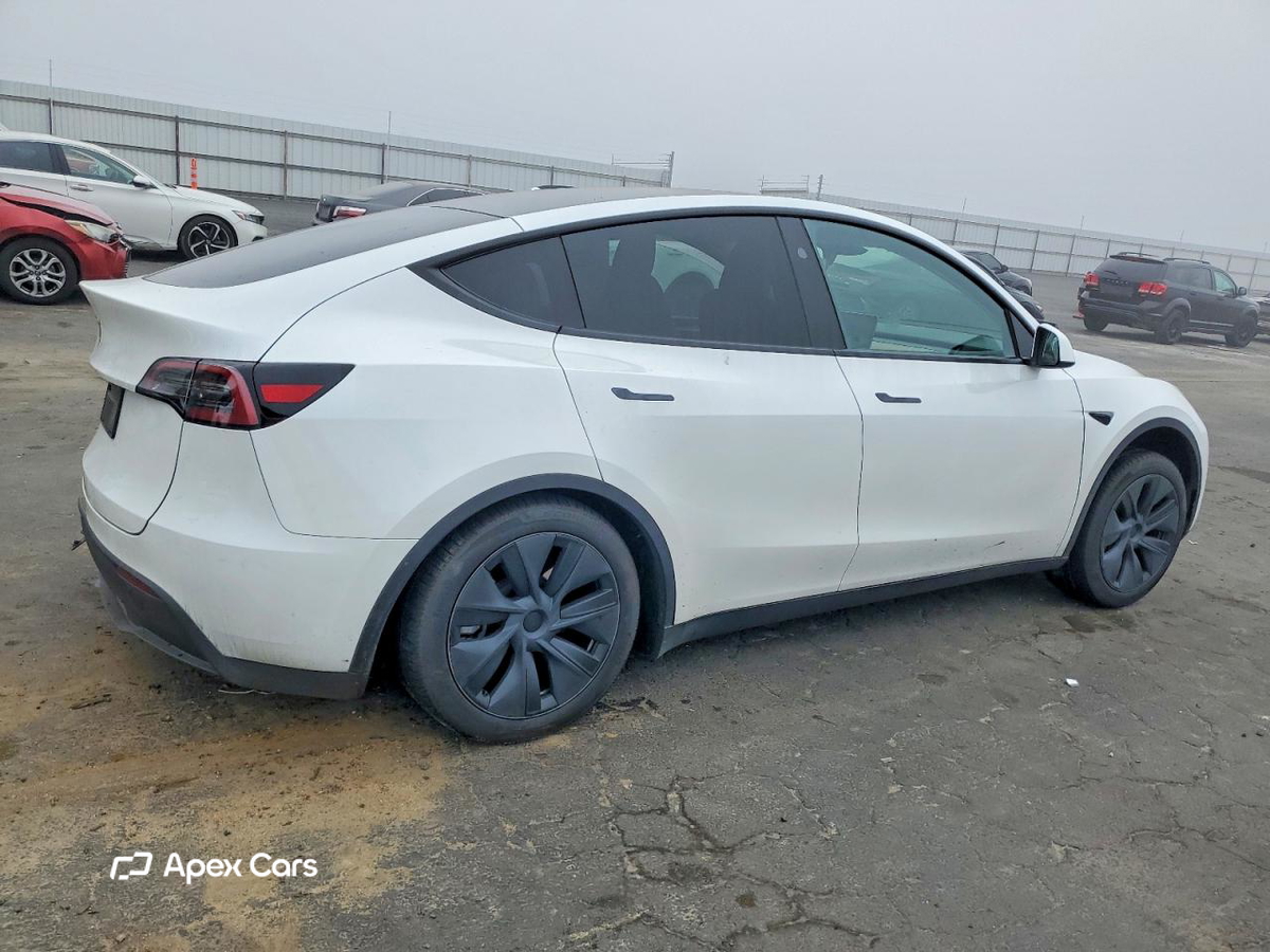 Tesla Model Y 2025