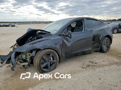 Tesla Model Y 2026 - Image 1 of 13