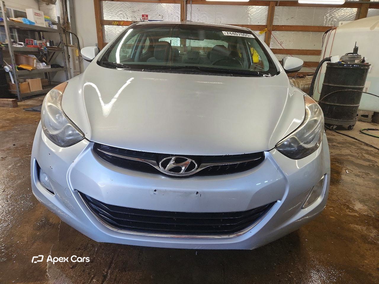 Hyundai Elantra 2012