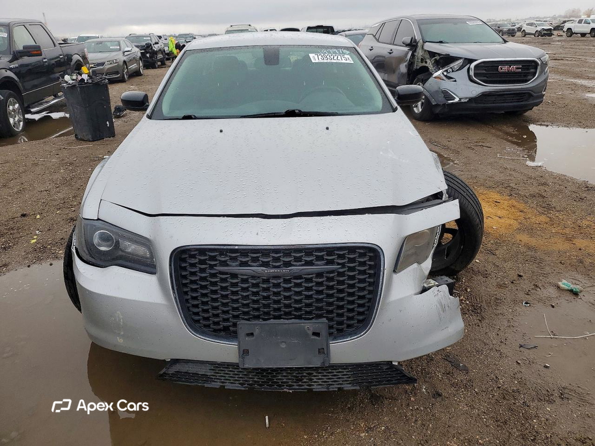 Chrysler 300 2021