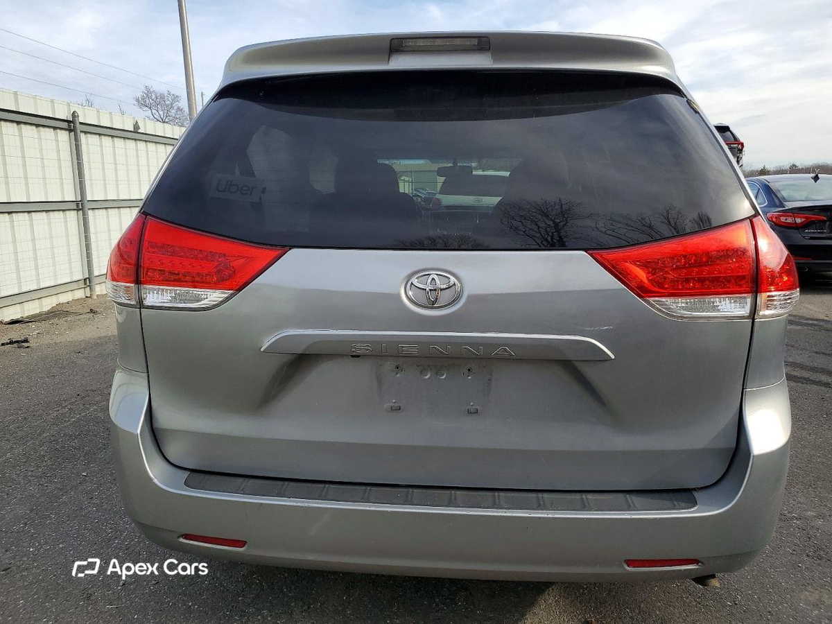 Toyota Sienna 2012