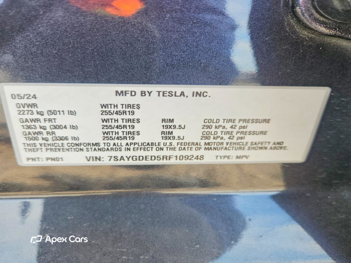 Tesla Model Y 2024