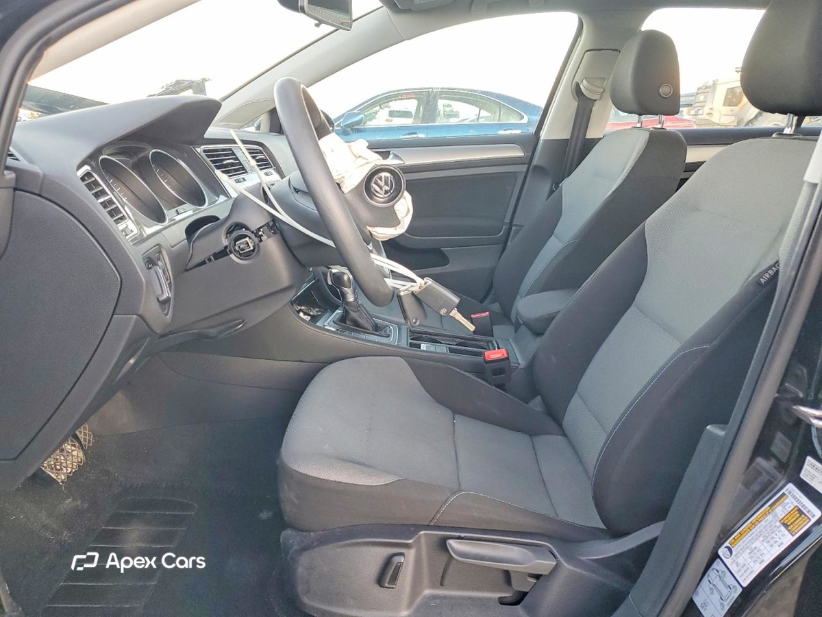 Volkswagen e Golf 2016