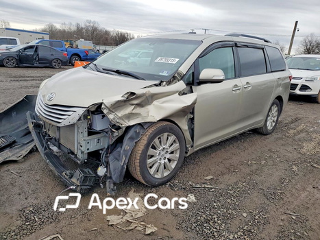 Toyota Sienna 2015 - Image 1 of 13