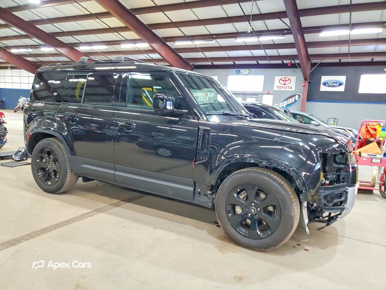 Land Rover Defender 2024