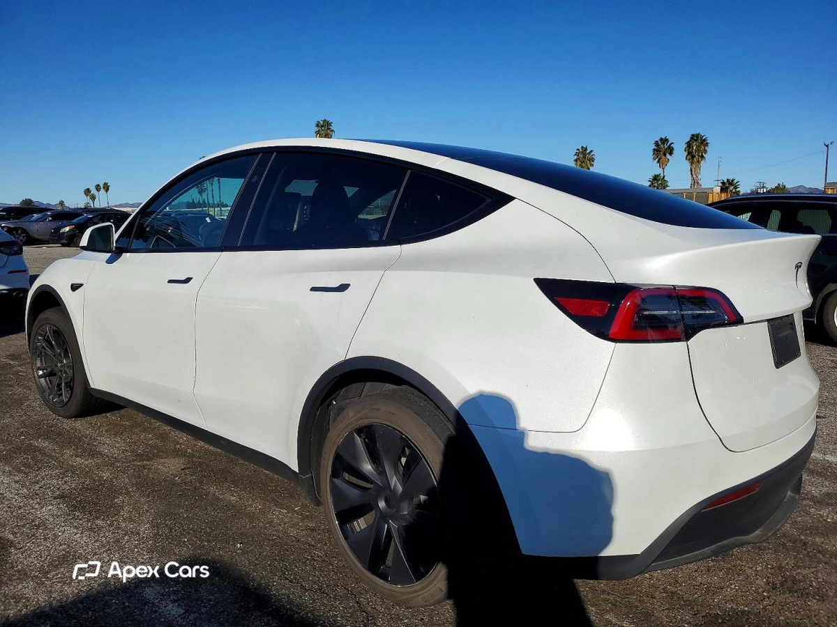Tesla Model Y 2025