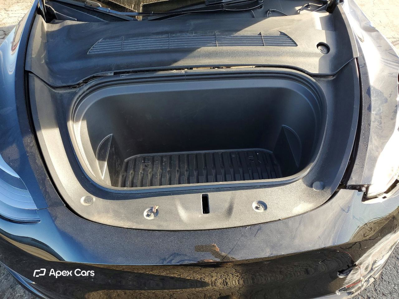 Tesla Model Y 2025