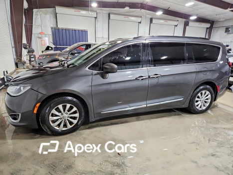 Chrysler Pacifica 2017 - Image 1 of 15