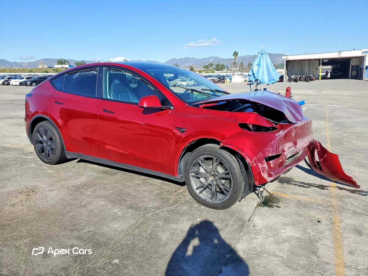Tesla Model Y 2025