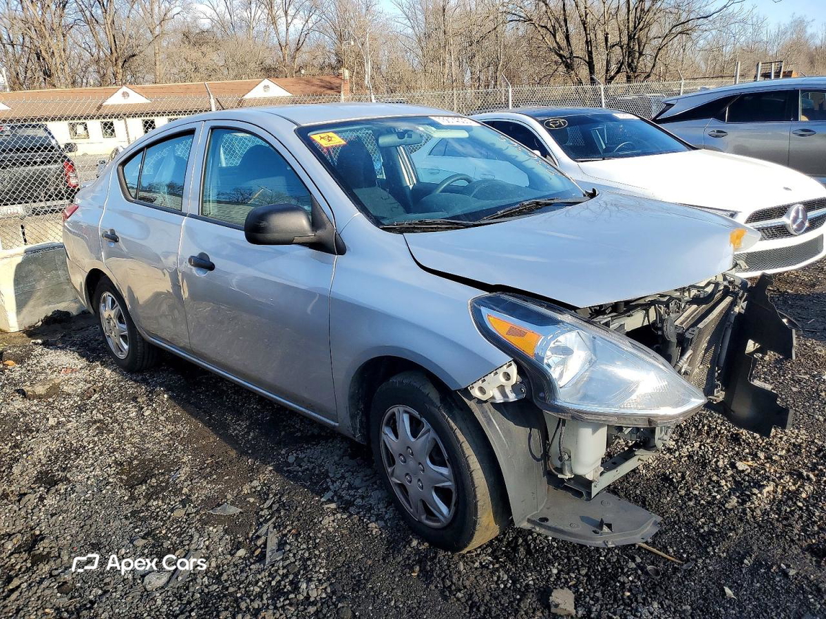 Nissan Versa 2015