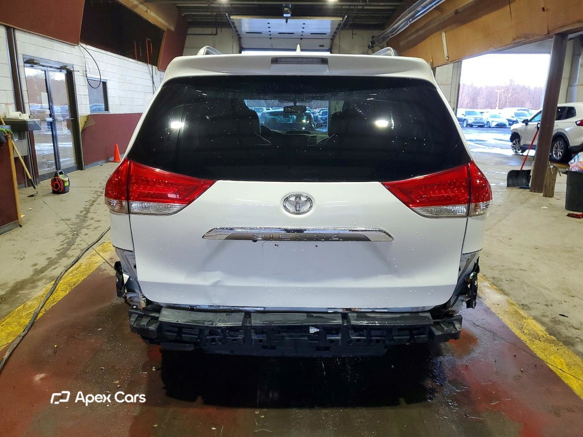 Toyota Sienna 2013