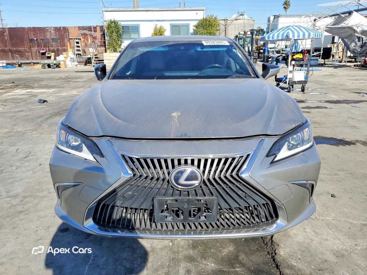 Lexus ES 2019