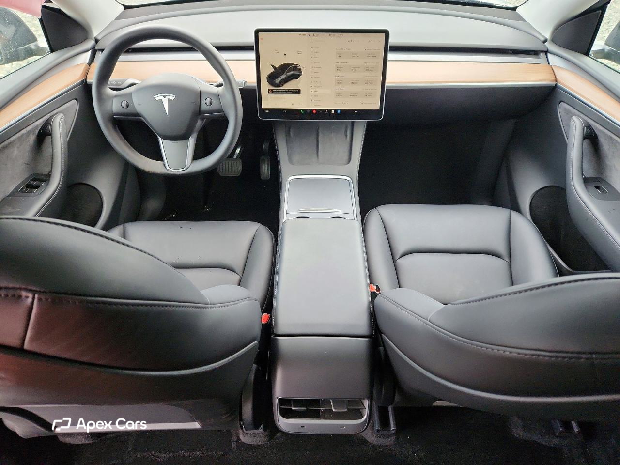 Tesla Model Y 2025
