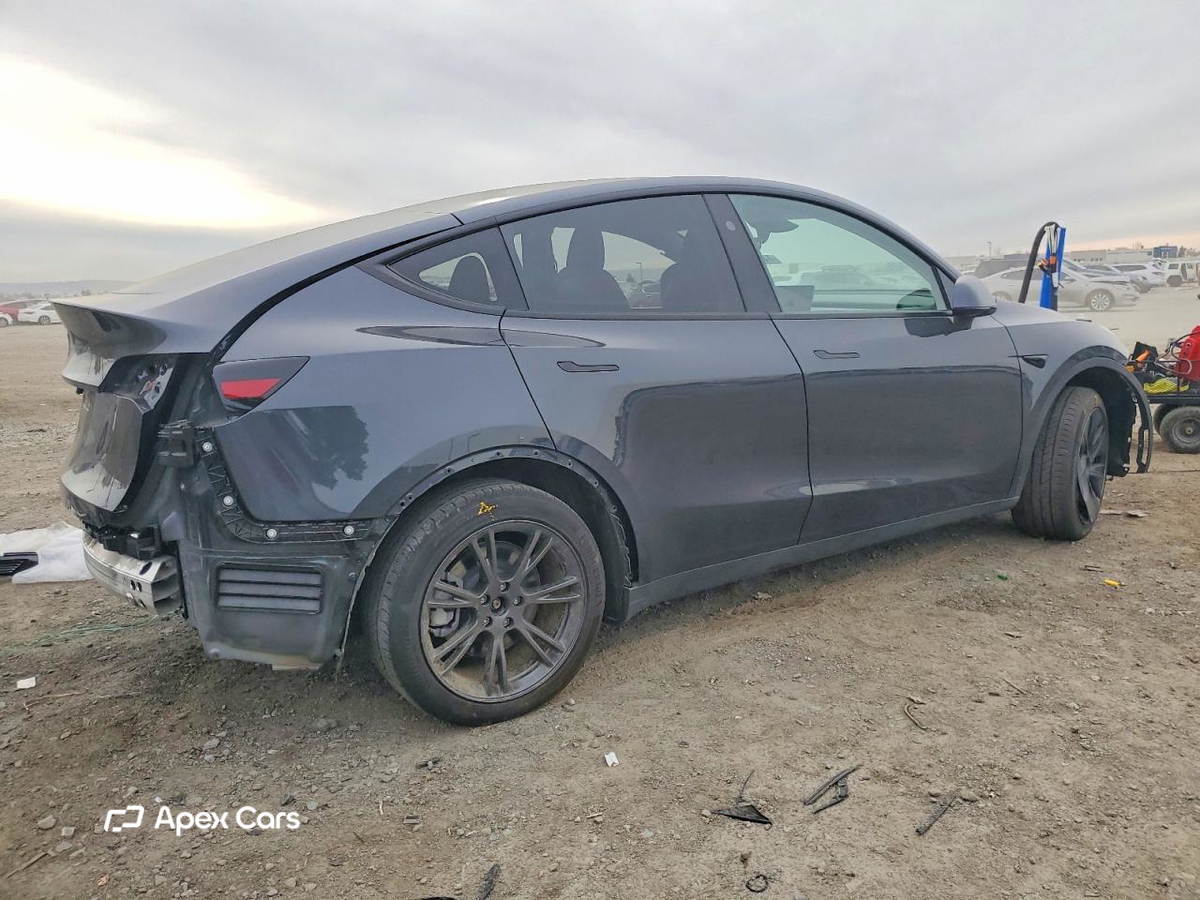 Tesla Model Y 2025