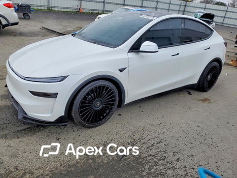 Tesla Model Y 2026 - Image 1 of 13