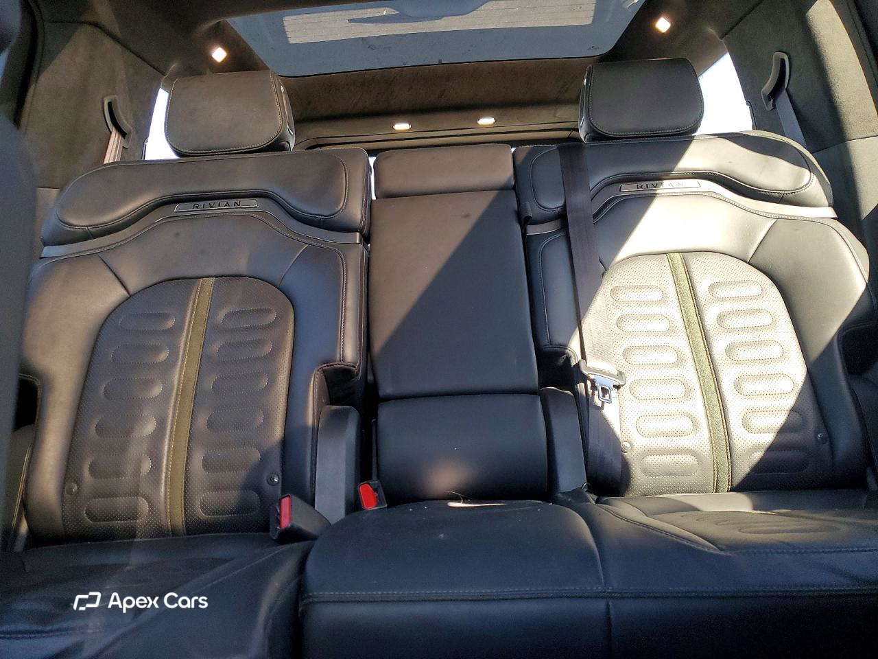 Rivian R1S 2023
