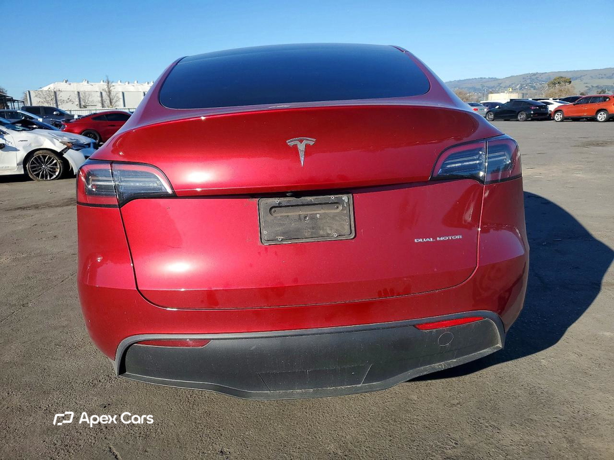 Tesla Model Y 2024