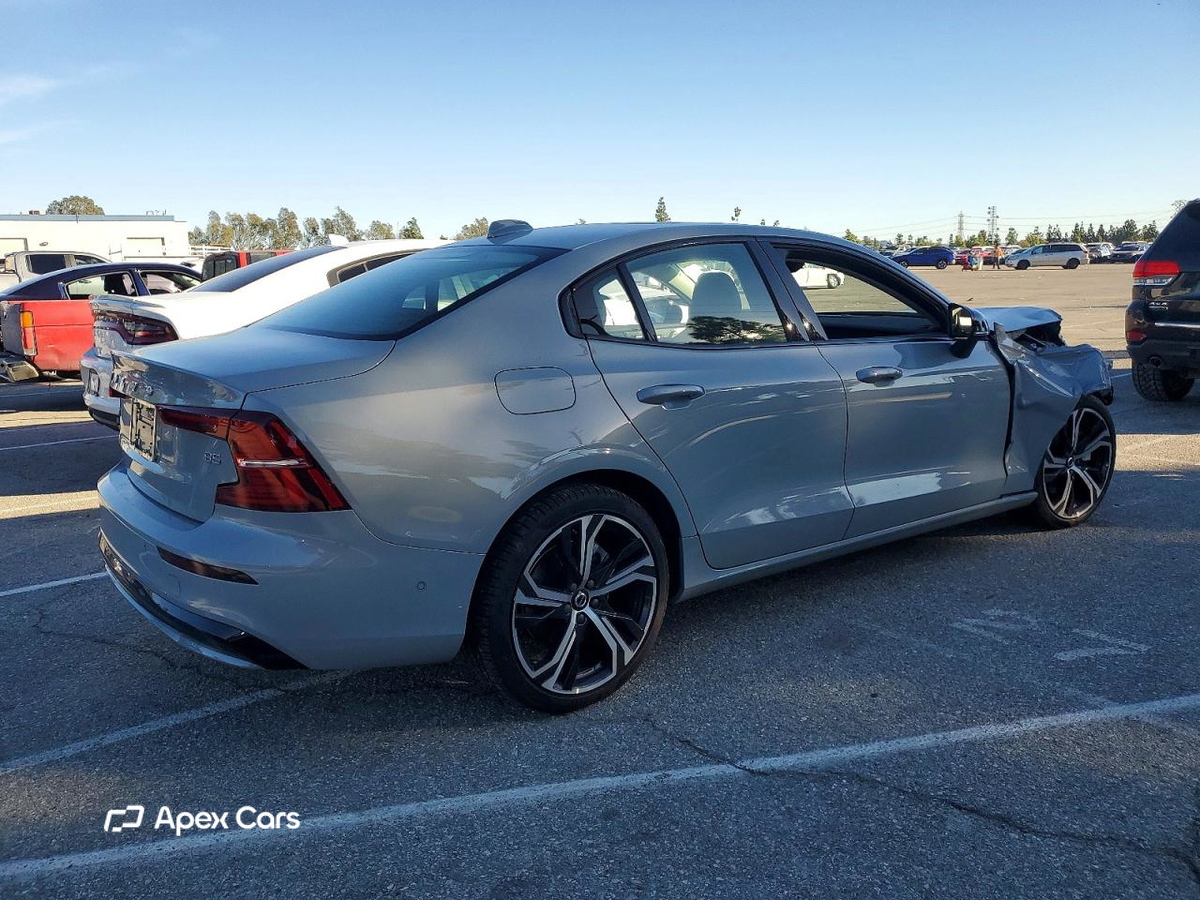 Volvo S60 2025