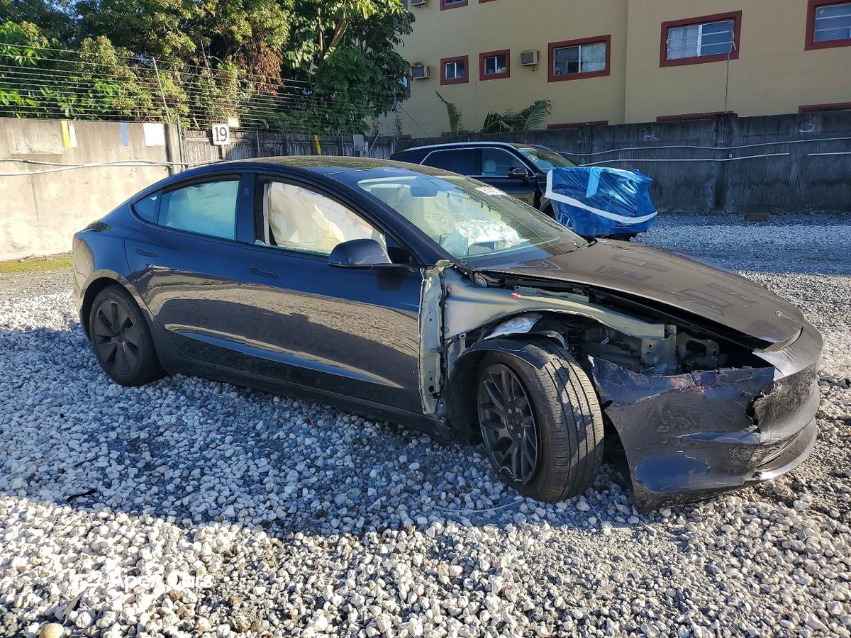 Tesla Model 3 2025