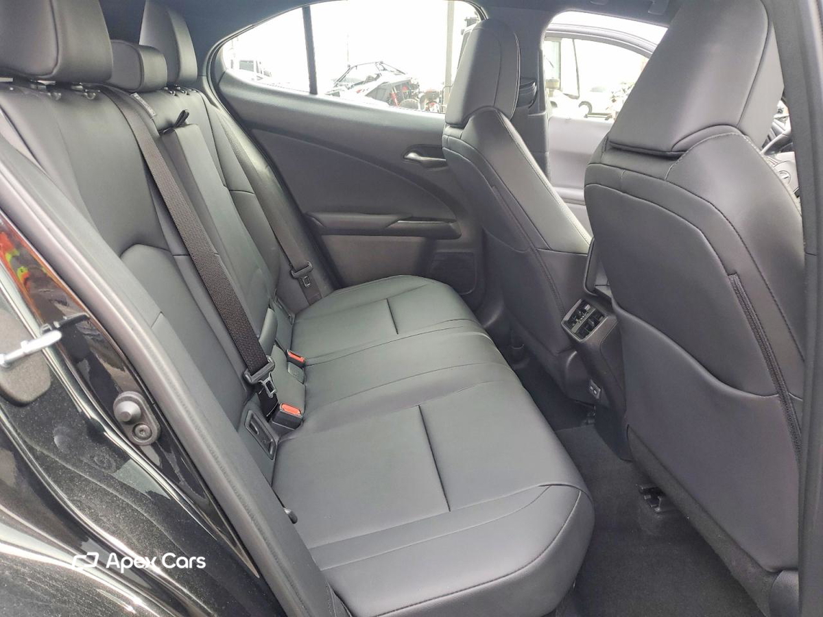 Lexus UX 2023