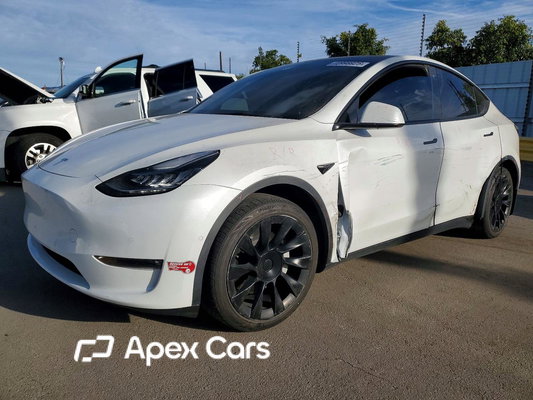 Tesla Model Y 2021 - Image 1 of 13