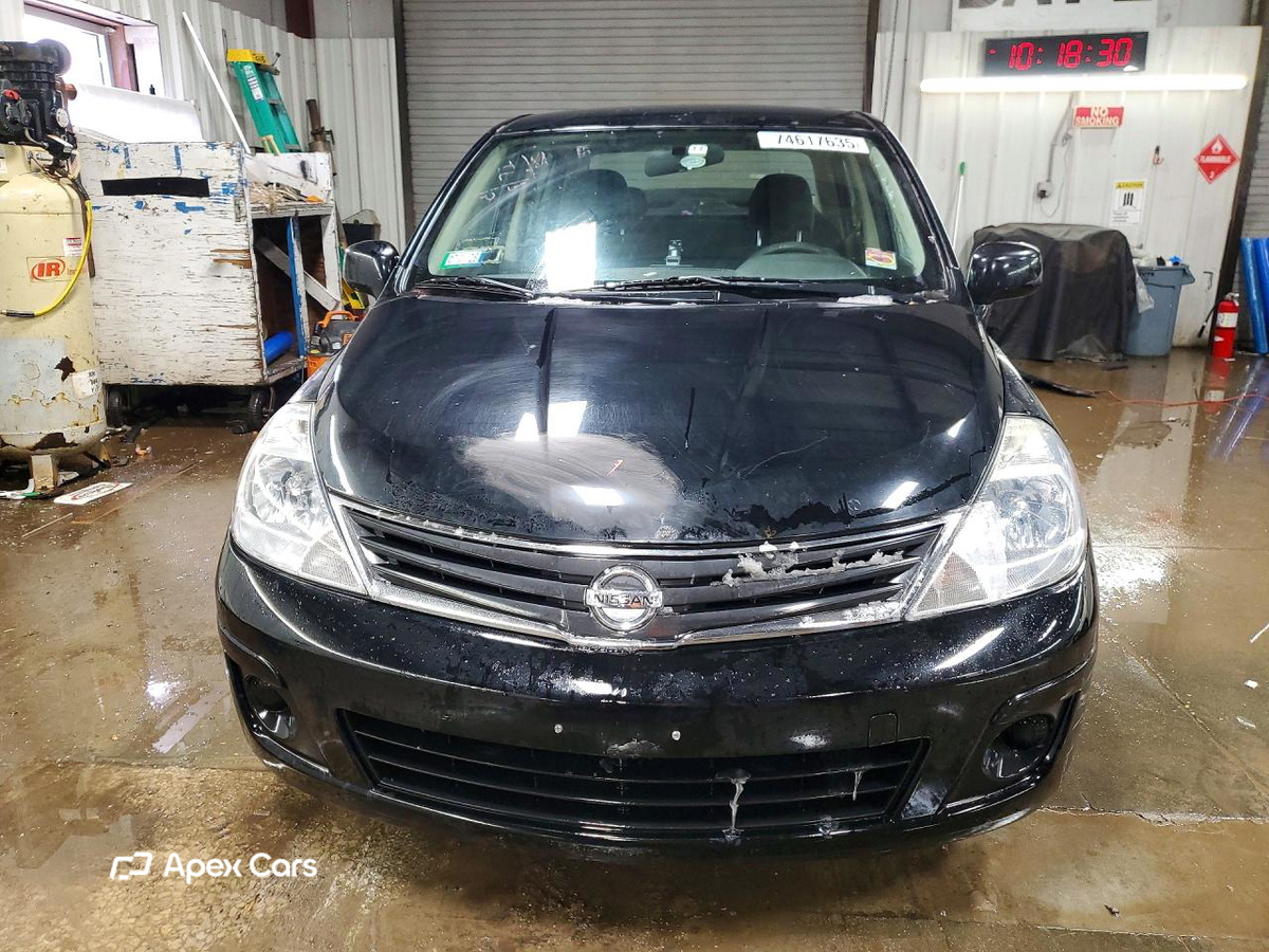 Versa 2011