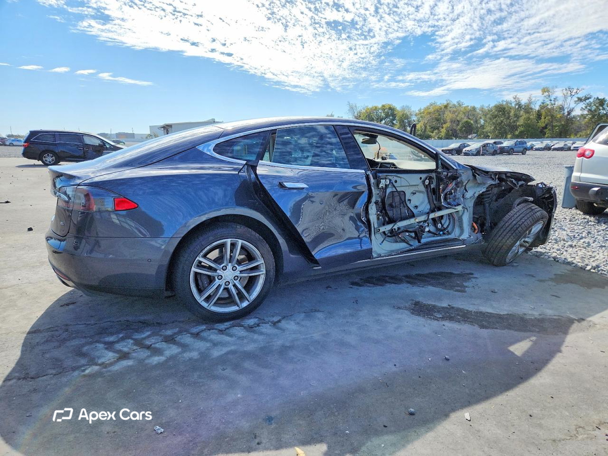 Tesla Model S 2015