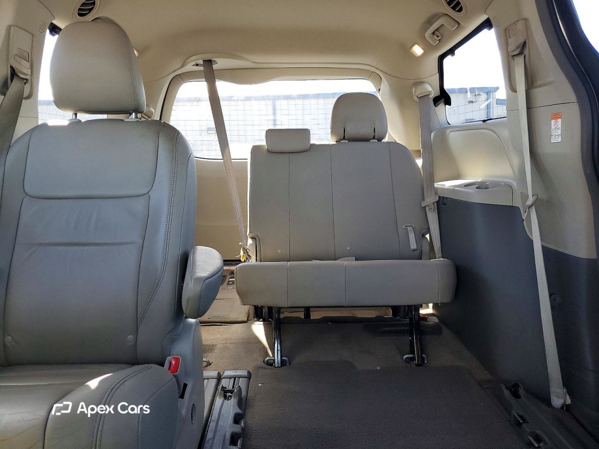 Toyota Sienna 2016
