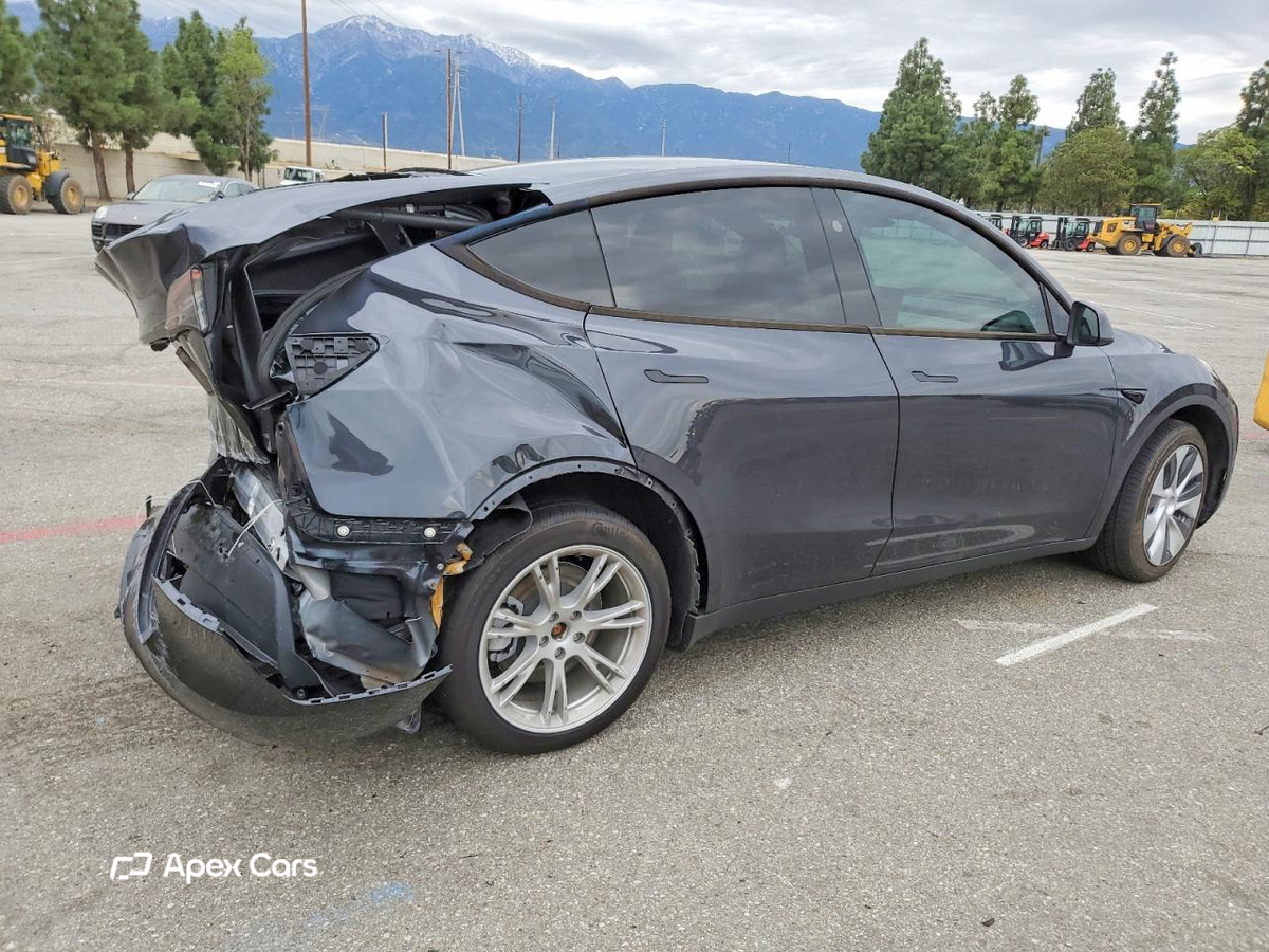 Tesla Model Y 2024