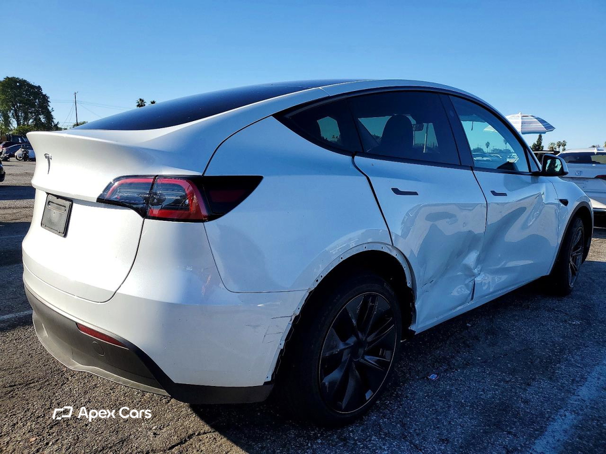 Tesla Model Y 2025