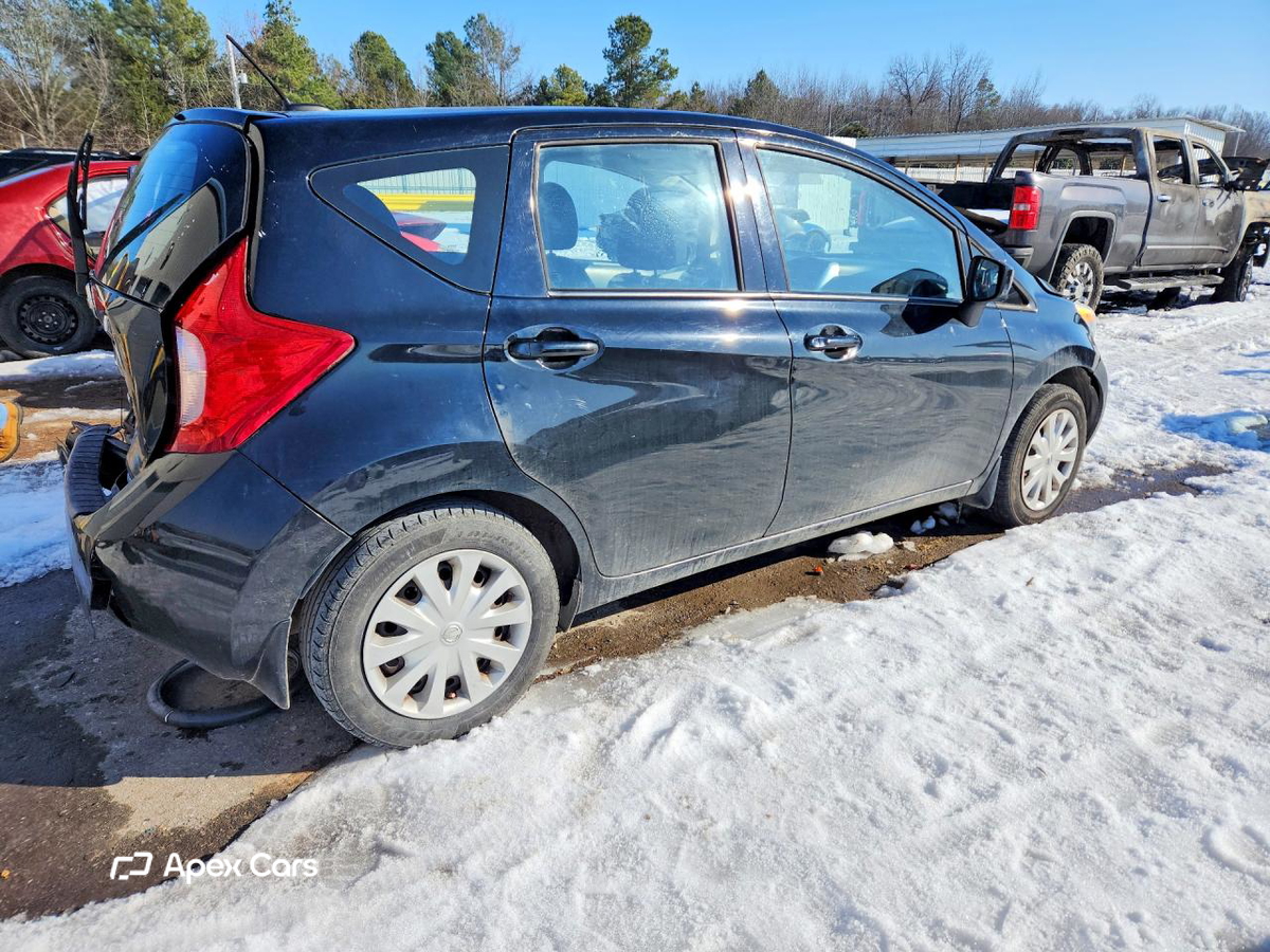 Nissan Versa 2015