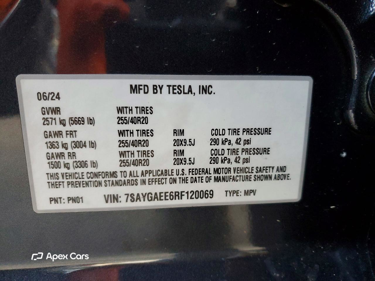 Tesla Model Y 2024