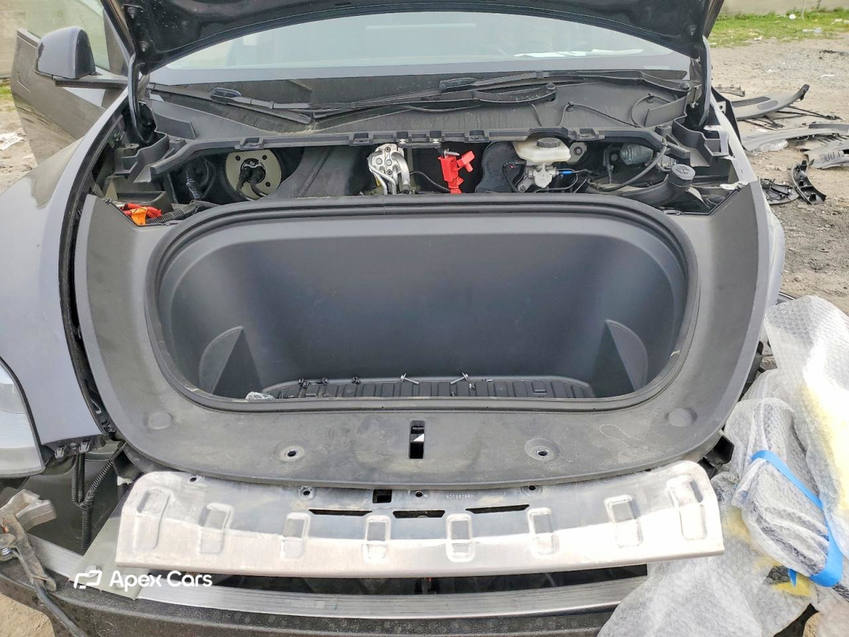 Tesla Model Y 2025