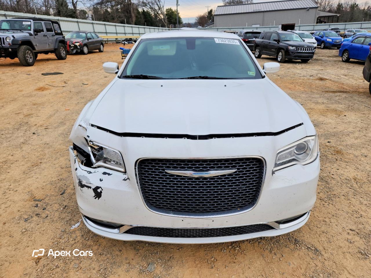 Chrysler 300 2016