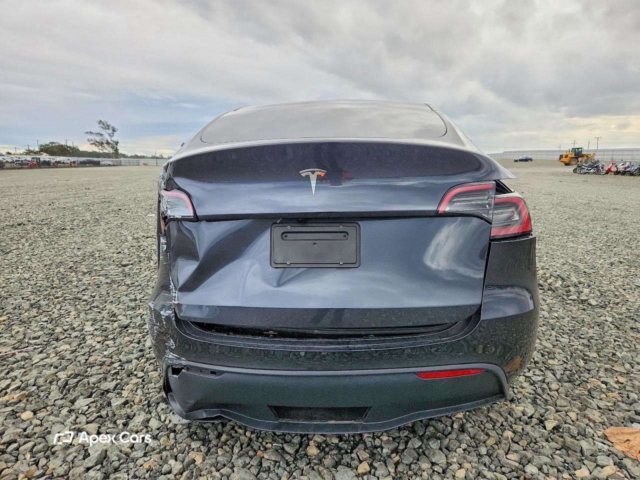Tesla Model Y 2025