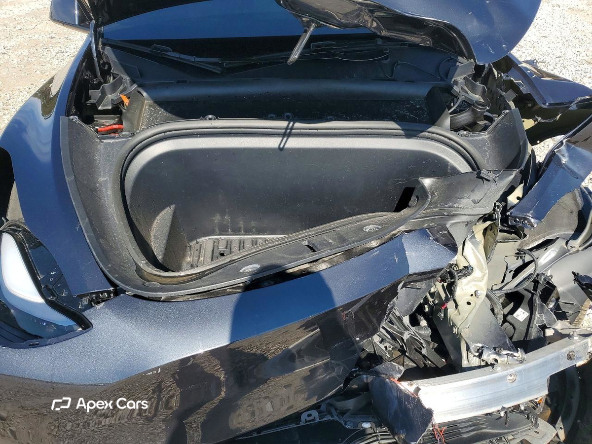 Tesla Model Y 2025