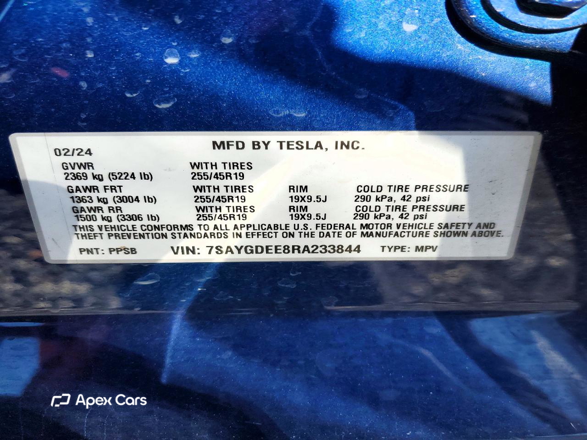 Tesla Model Y 2024