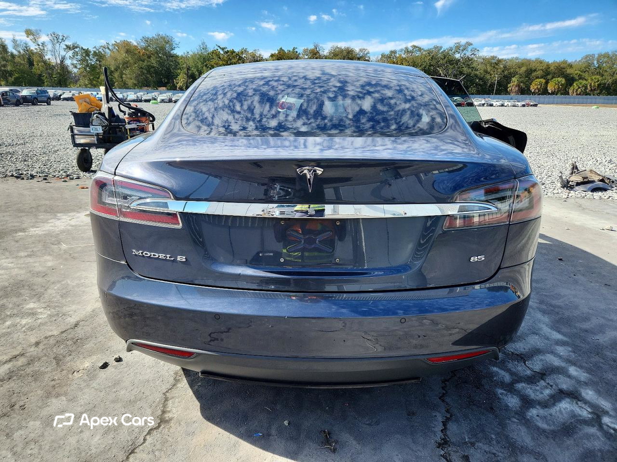 Tesla Model S 2015