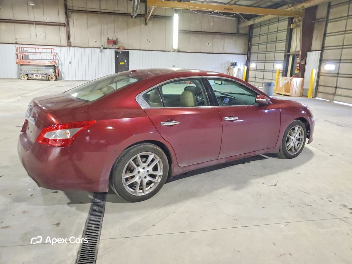 Nissan Maxima 2010