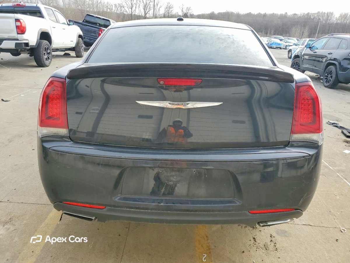 Chrysler 300 2017