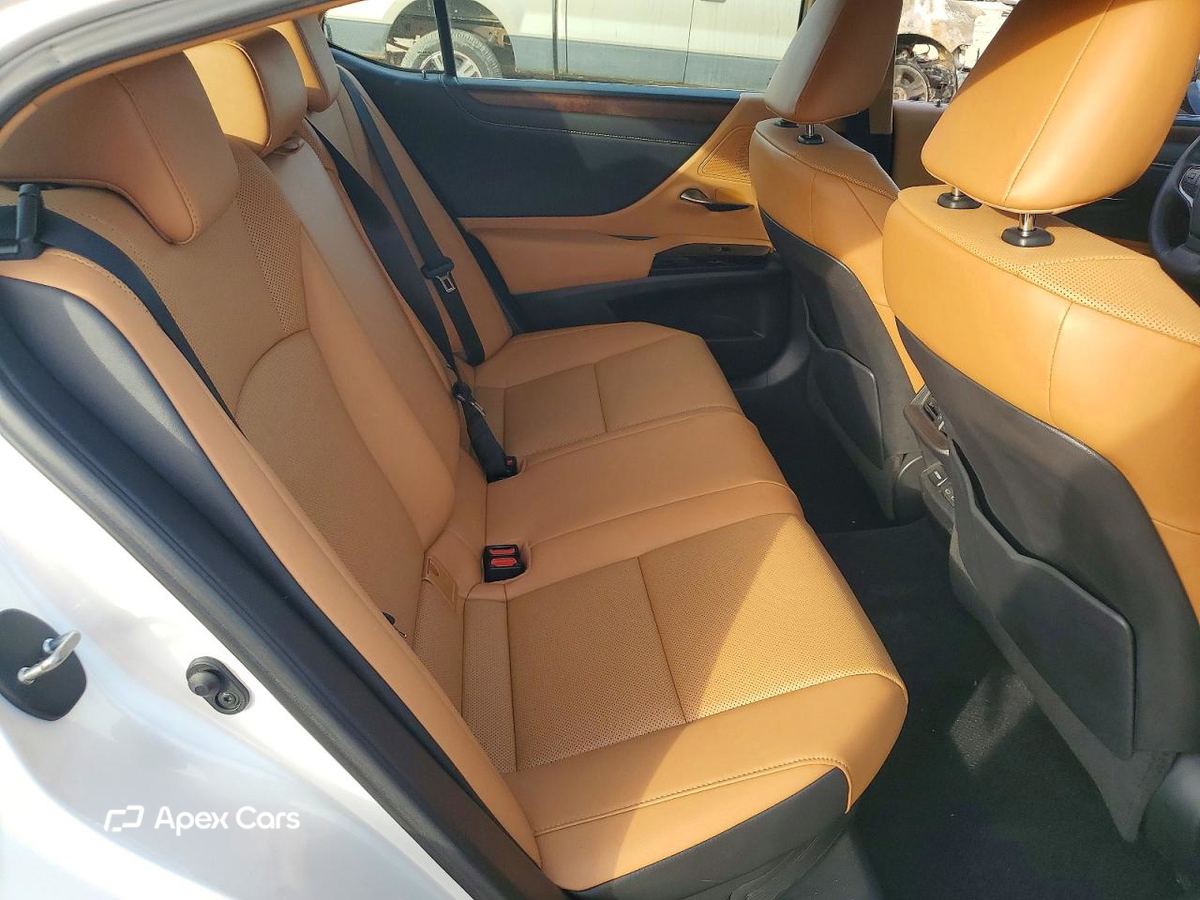 Lexus ES 2022