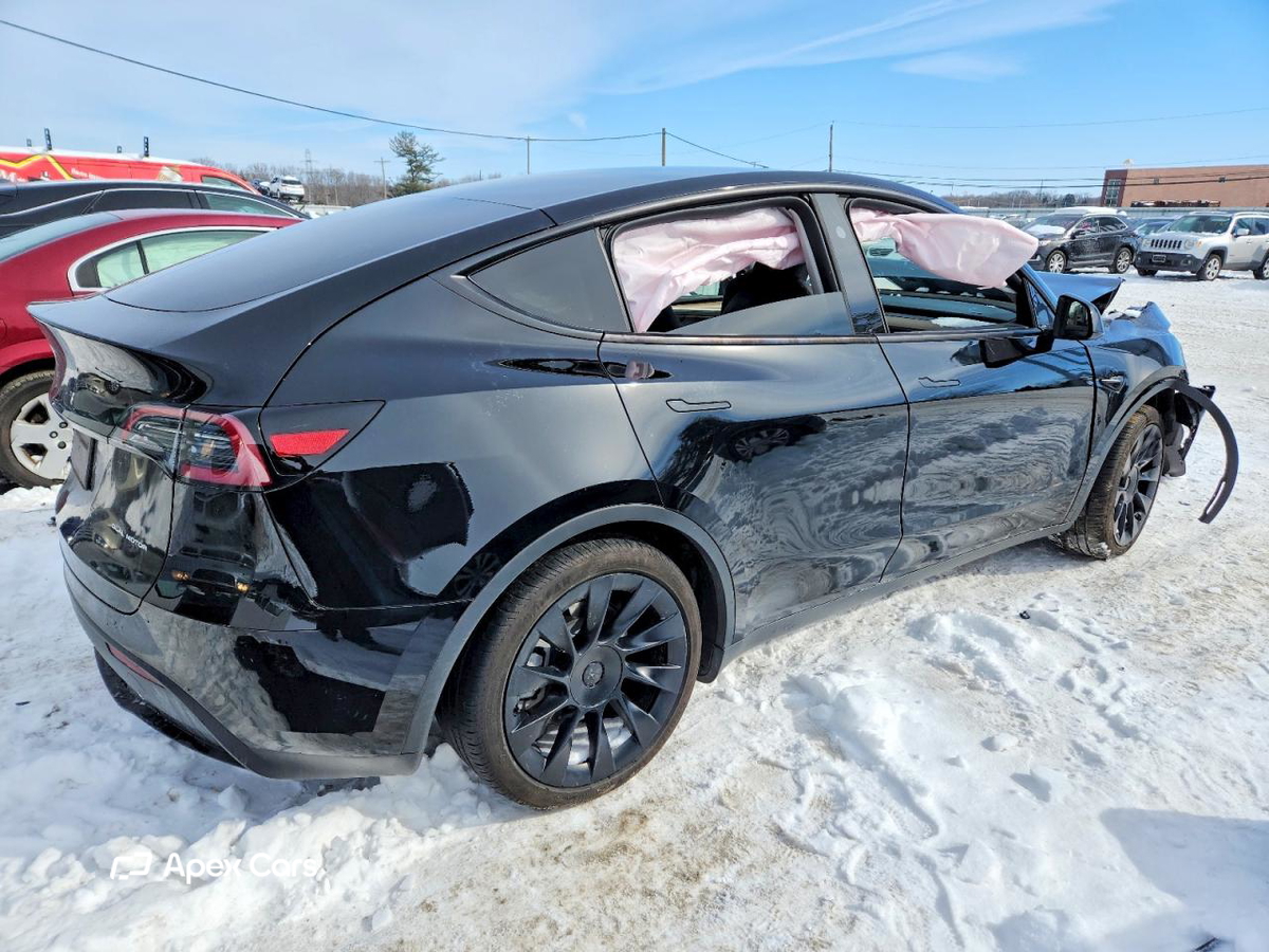 Tesla Model Y 2024