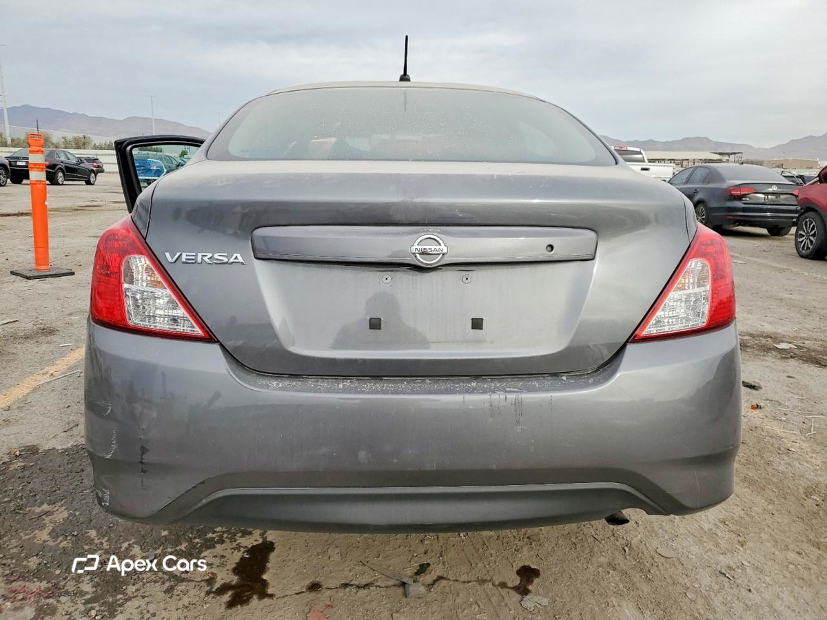 Nissan Versa 2016