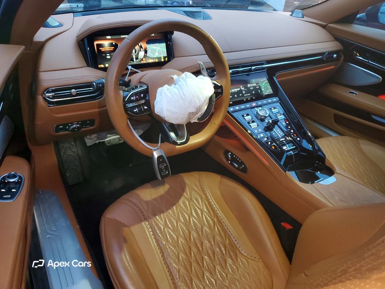 Aston Martin DB12 2024