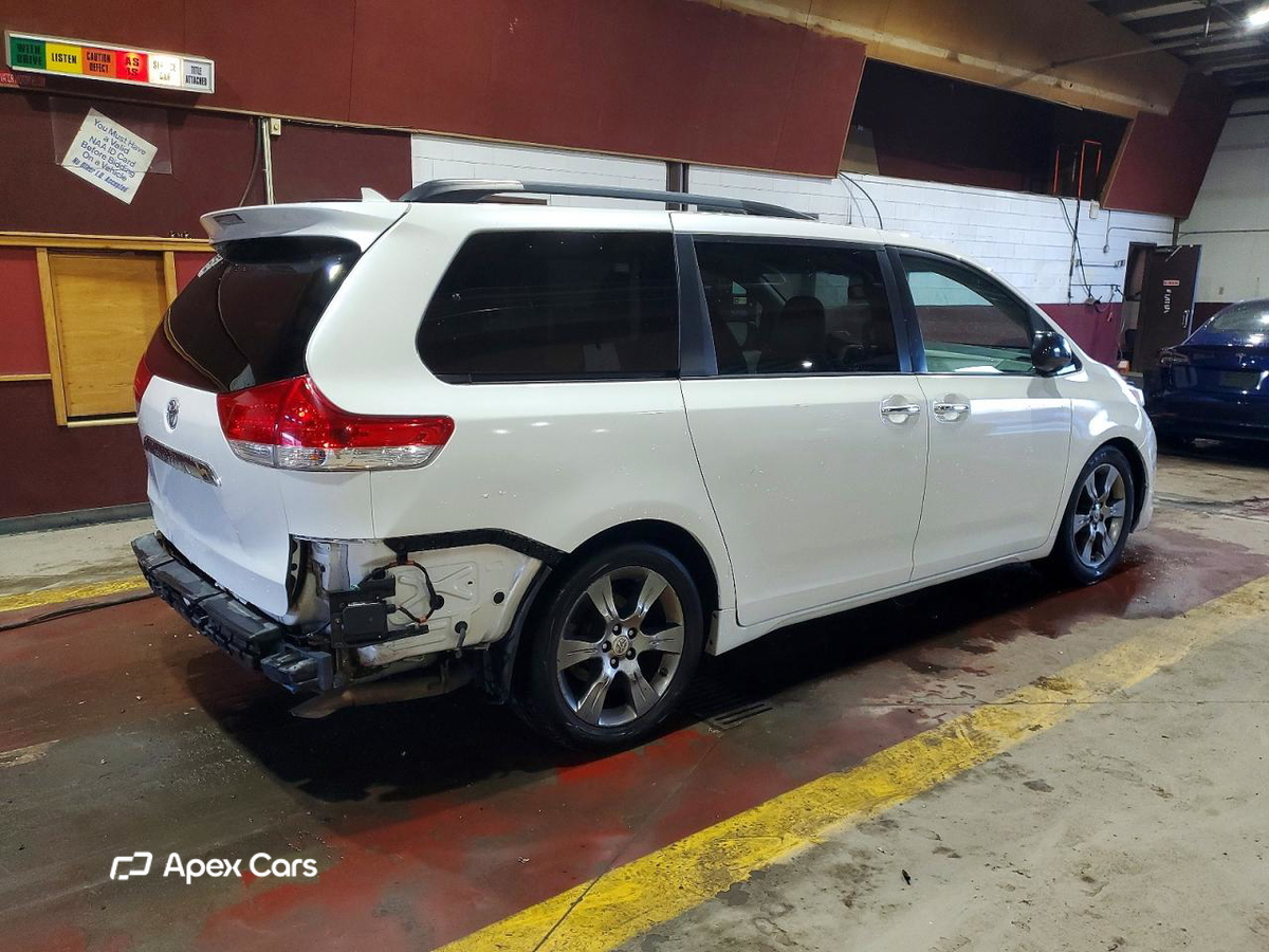 Toyota Sienna 2013