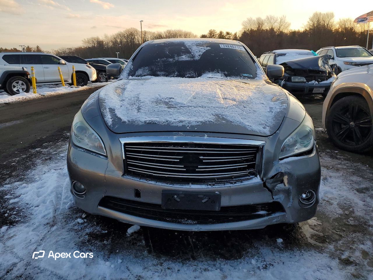Infiniti M 2013