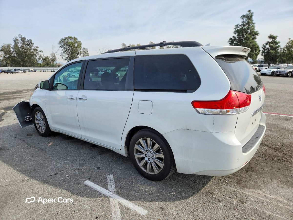 Toyota Sienna 2011